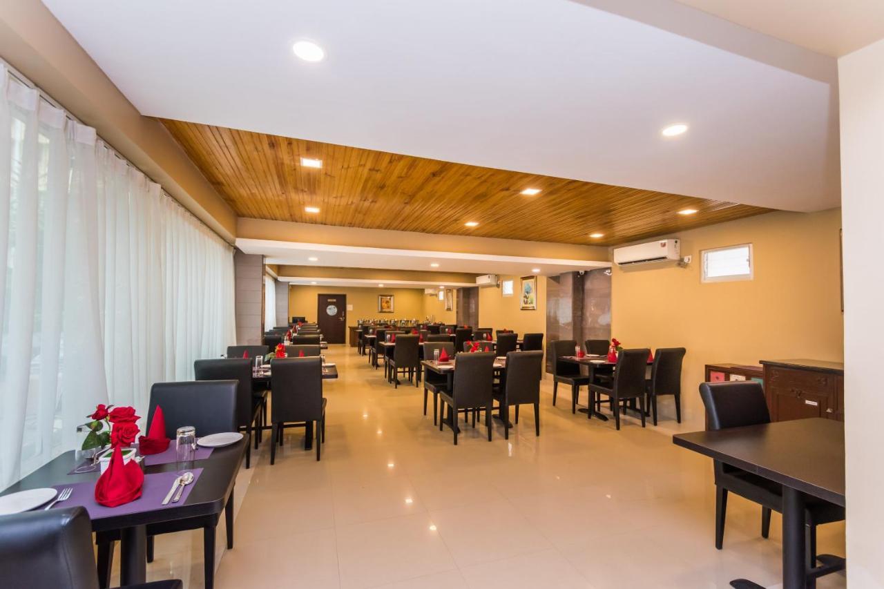 Oyo 9202 Hotel Central Courtyard Siliguri Eksteriør billede